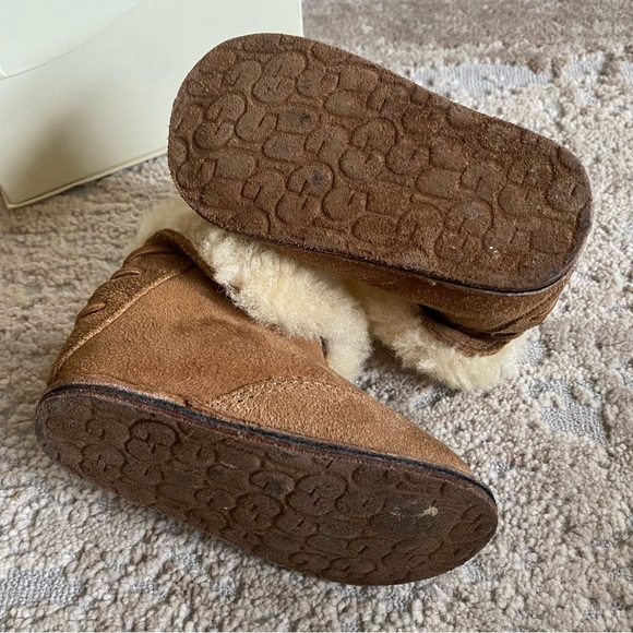 Ugg Baby Unisex Boo Sheepskin Boots Suede Leather Fur Lined Tan Cream: Small - Picture 8 of 12